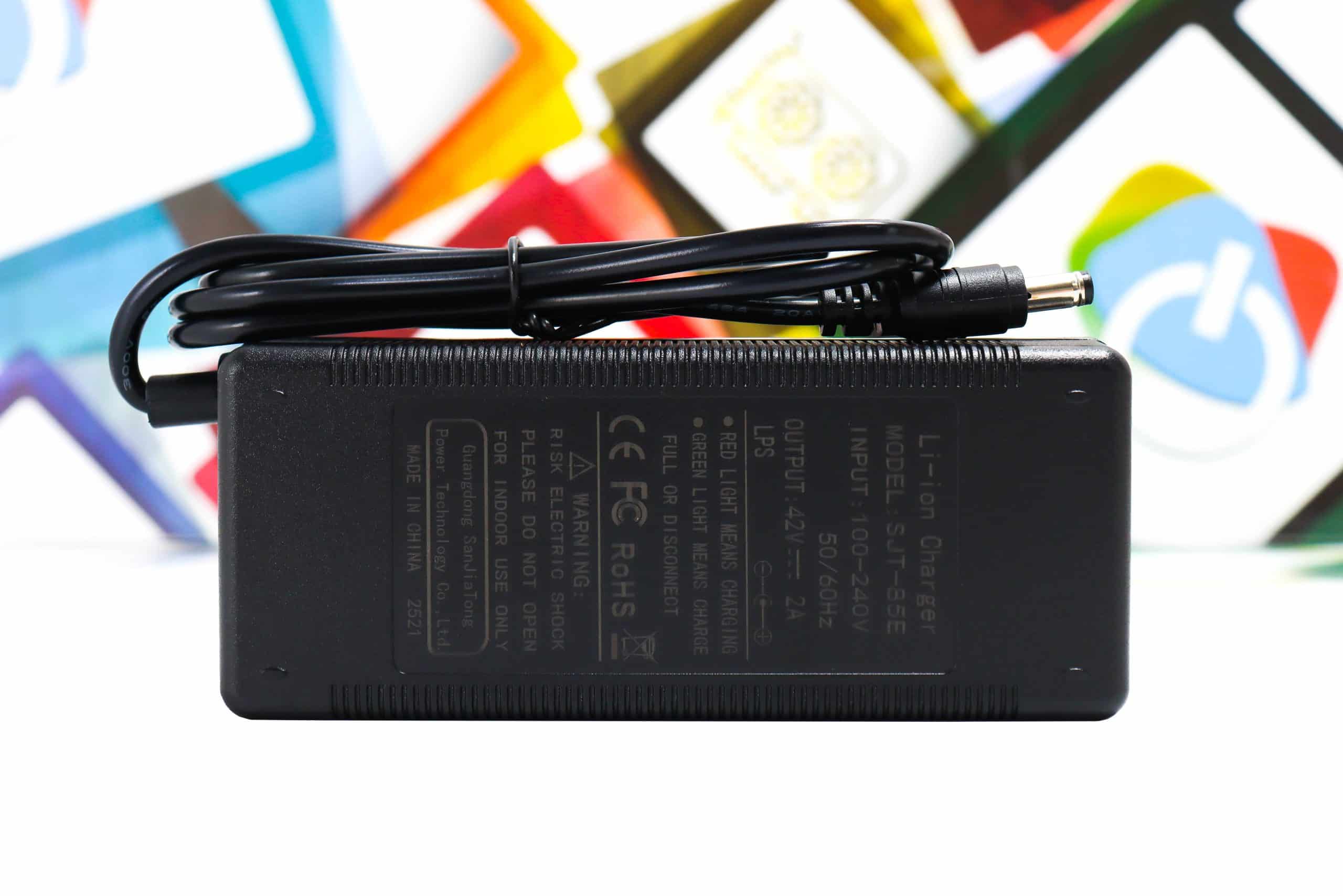 Punjač za romobil SJT-85E 42V/2A 84W Li-ion