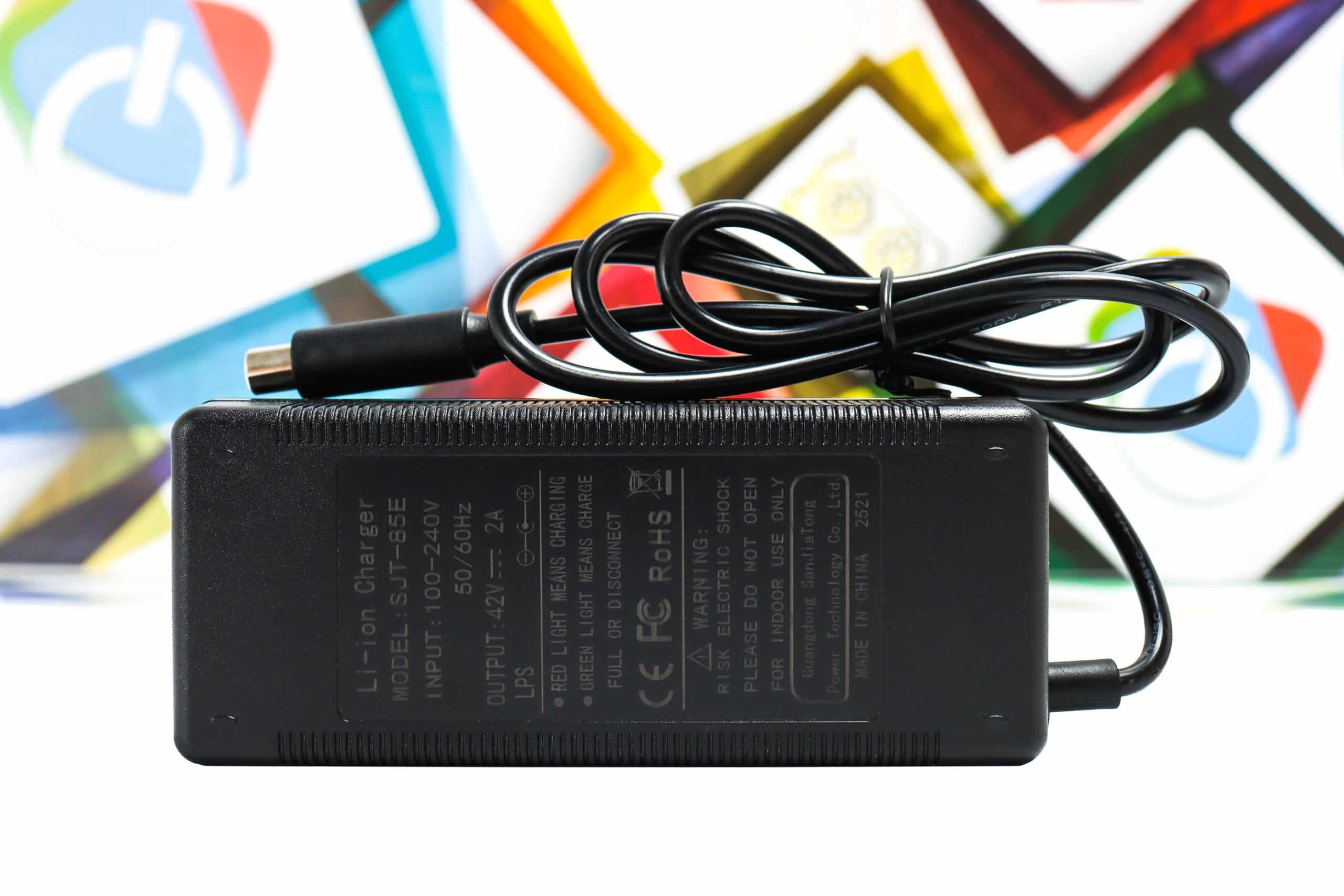 Punjač za romobil SJT-85E 42V/2A 84W Li-ion